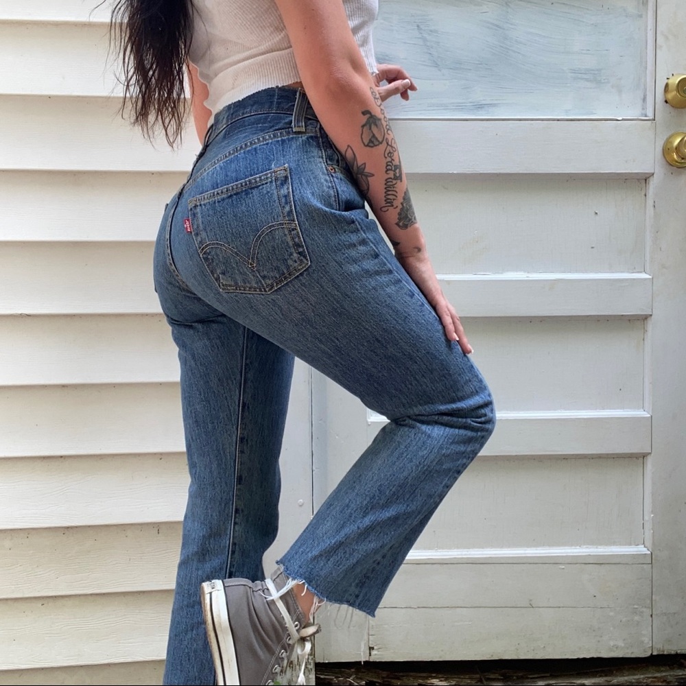 80S 501 LEVIS MID RISE STUDENT SLIM FIT MID RISE RARE VINTAGE MEDIUM WASH JEANS - Picture 1 of 7
